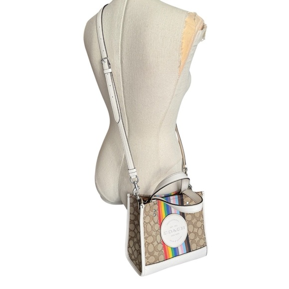 Coach Dempsey Tote 22 In Signature Jacquard With Rainbow Stripe And Coach Patch - Picture 6 of 15